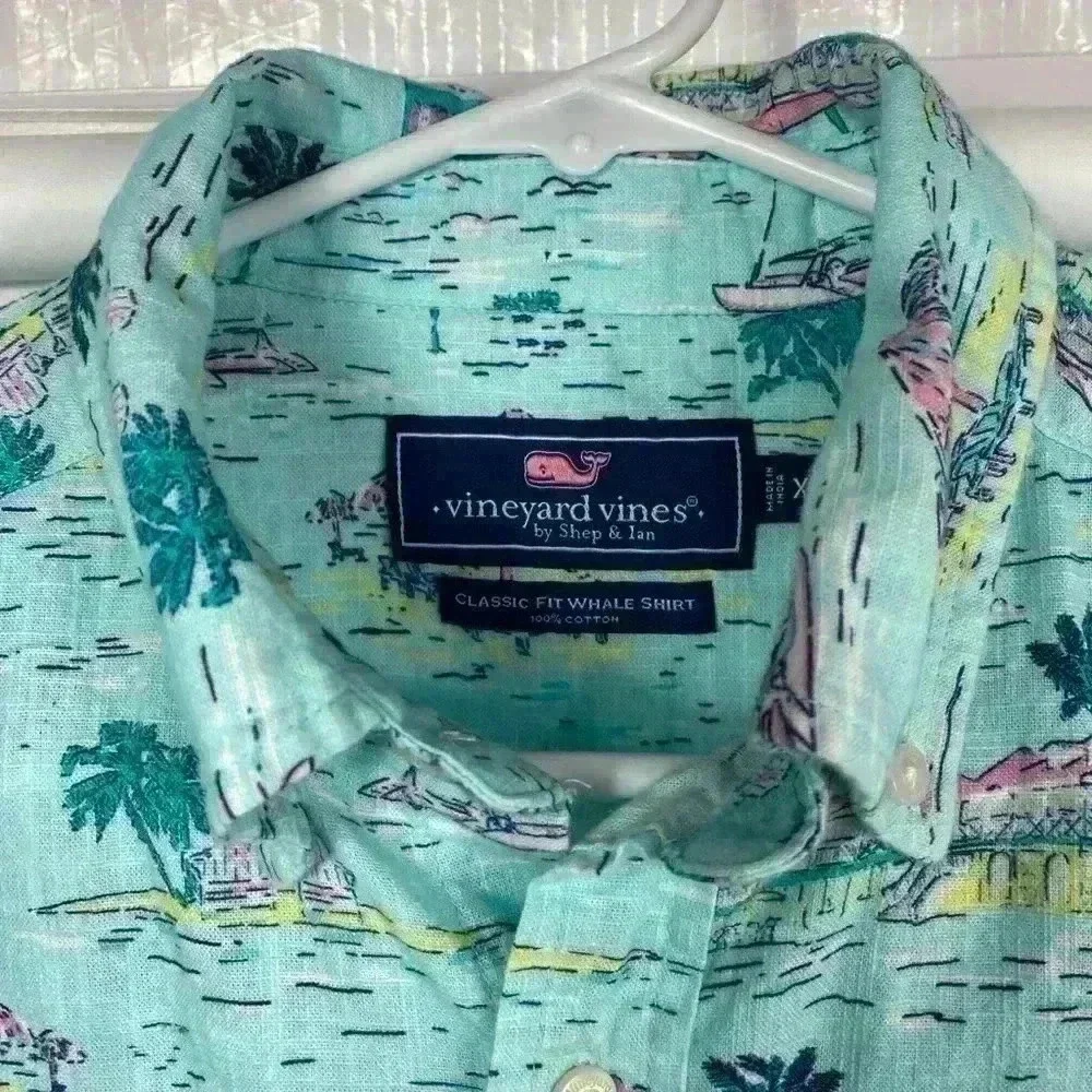 Vineyard Vine’s Classic Fit Whale Shirt XS